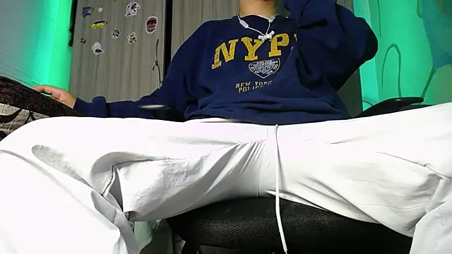 Snapshot of zacwatson_ chatting on January 20, 5:26 am zacwatson  online show from January 20, 5:26 am