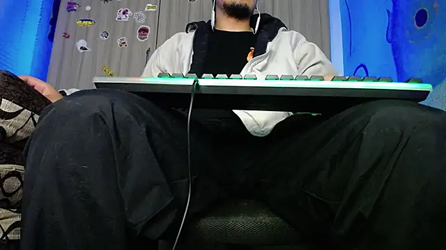 Snapshot of zacwatson_ chatting on February 15, 5:09 am zacwatson  online show from February 15, 5:09 am