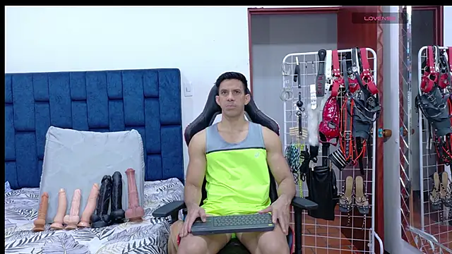 JoseRumbero26 online show from May 1, 2:15 am