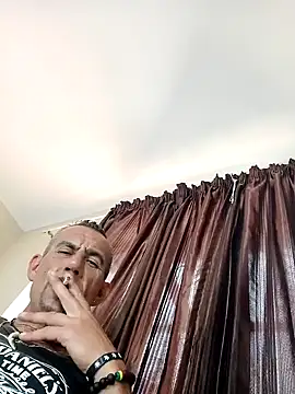 Snapshot of Bbboy42 chatting on December 4, 9:40 am Bbboy42 online show from December 4, 9:40 am