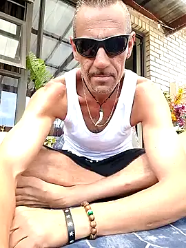 Snapshot of Bbboy42 chatting on December 17, 9:07 am Bbboy42 online show from December 17, 9:07 am