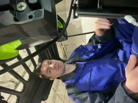 Snapshot of Ricoleckt chatting on February 17, 6:31 am Ricoleckt online show from February 17, 6:31 am