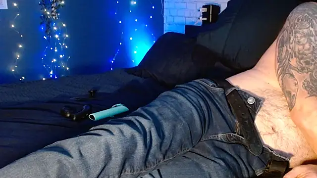 Krys and Steve online show from December 4, 11:02 pm