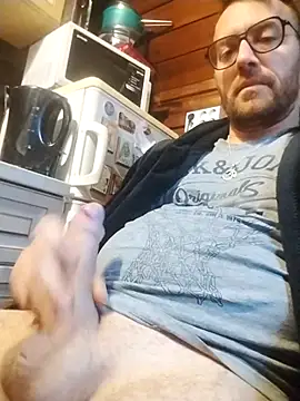 tomee83 online show from October 15, 5:48 am