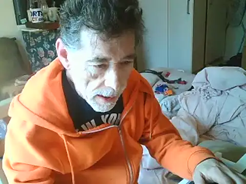 Snapshot of DaddyQuimHot chatting on February 4, 10:00 am DaddyQuimHot online show from February 4, 10:00 am