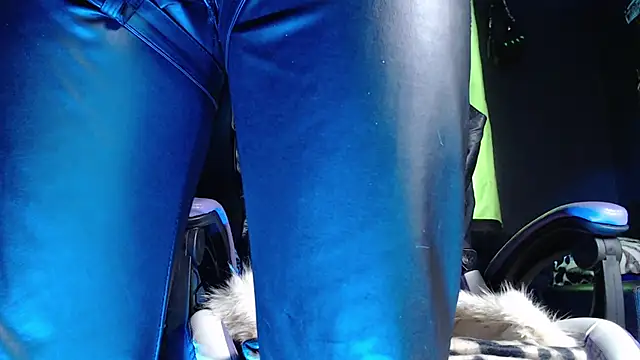 Dicaprioo  online show from April 15, 7:58 pm