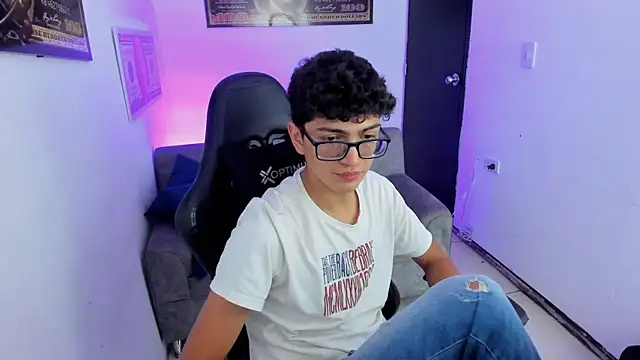 TylerWhite  online show from March 14, 3:04 am