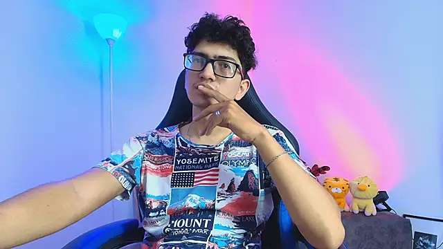 TylerWhite  online show from December 18, 6:42 am