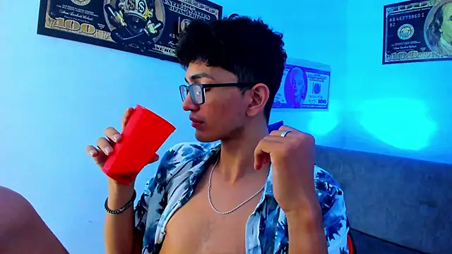 TylerWhite  online show from January 13, 2:50 am