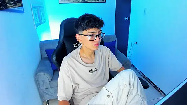 TylerWhite  online show from February 18, 2:59 am