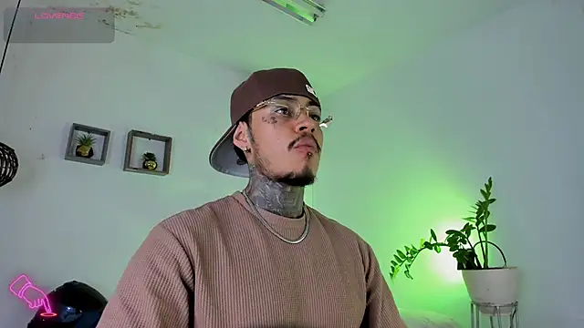 JordanSmiith  online show from February 22, 7:54 pm