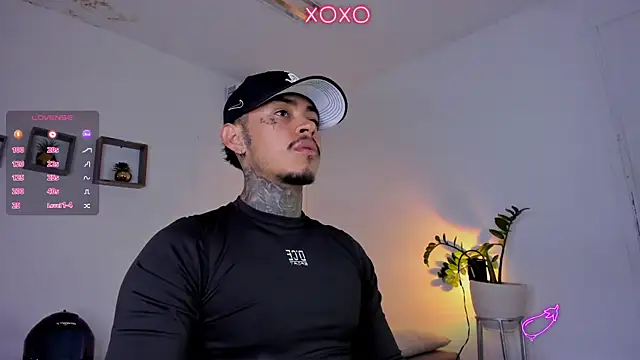 JordanSmiith  online show from February 8, 8:10 pm