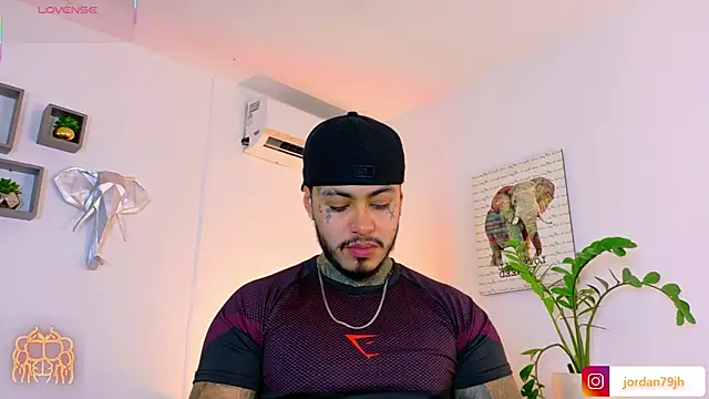 JordanSmiith  online show from July 16, 9:55 pm