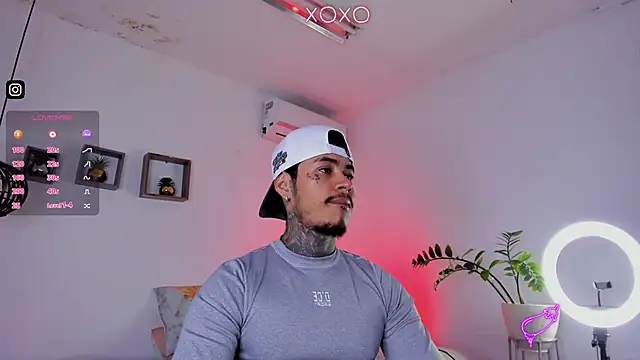 JordanSmiith  online show from January 22, 9:11 pm