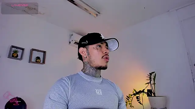 JordanSmiith  online show from February 17, 7:53 pm