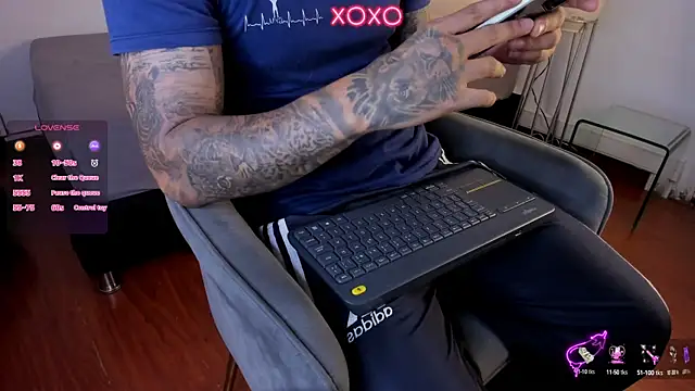 JordanSmiith  online show from January 29, 9:39 pm