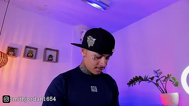 JordanSmiith  online show from December 10, 9:43 pm