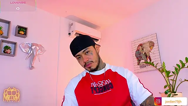 JordanSmiith  online show from June 28, 8:26 pm