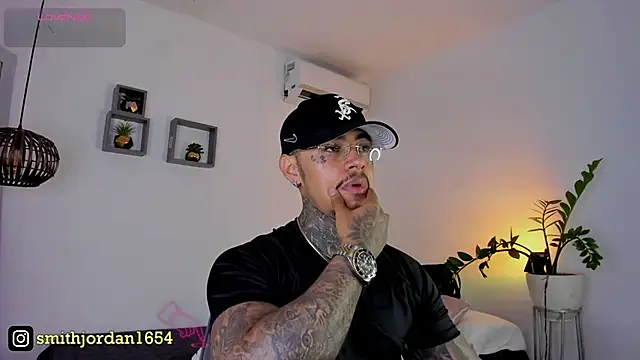 JordanSmiith  online show from March 5, 9:28 pm