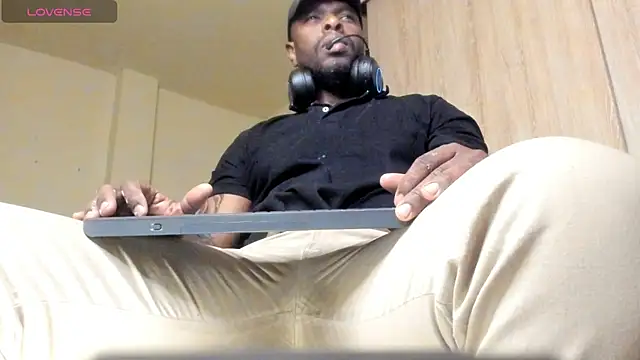 thomas santtos1 online show from August 3, 12:44 pm