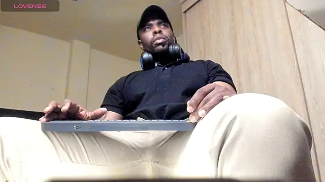 thomas santtos1 online show from August 6, 2:39 am