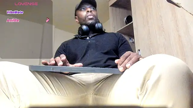 thomas santtos1 online show from August 4, 1:48 pm