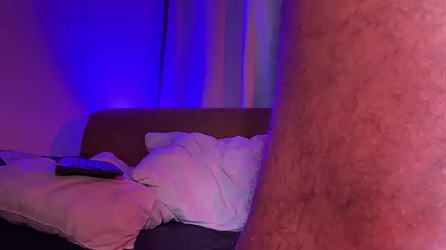 axel giracr online show from February 1, 9:35 pm