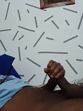 Rogtinho01 online show from May 14, 7:39 am