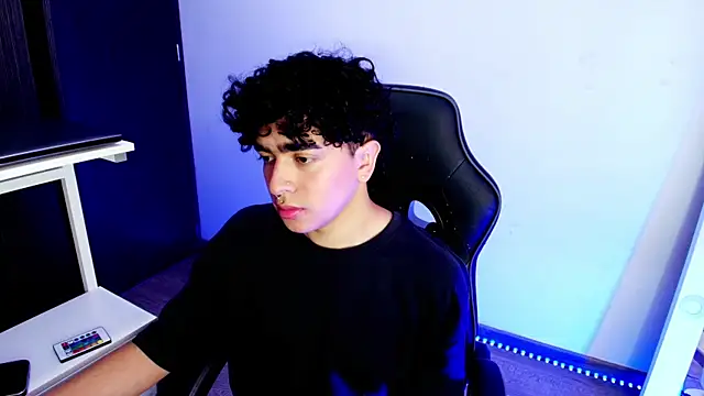 Snapshot of _nickconnor01 chatting on February 11, 7:05 pm  nickconnor01 online show from February 11, 7:05 pm