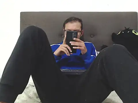 andy loverxx online show from February 8, 1:55 am