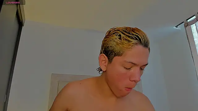 JulianRose 1 online show from November 27, 3:16 pm