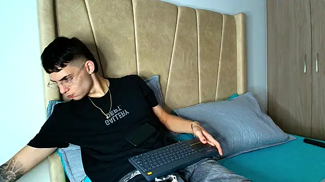 god drake online show from October 24, 5:20 am