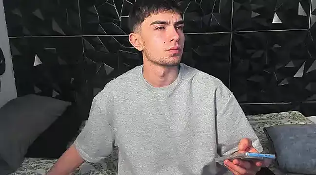 Snapshot of angeel_d035 chatting on February 9, 2:07 pm angeel d035 online show from February 9, 2:07 pm