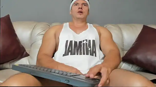 Snapshot of derekk_frostt chatting on October 1, 2:32 pm derekk frostt online show from October 1, 2:32 pm