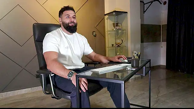 Snapshot of mattmasterss chatting on February 18, 10:03 pm mattmasterss online show from February 18, 10:03 pm