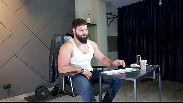 Snapshot of mattmasterss chatting on January 6, 4:04 am mattmasterss online show from January 6, 4:04 am