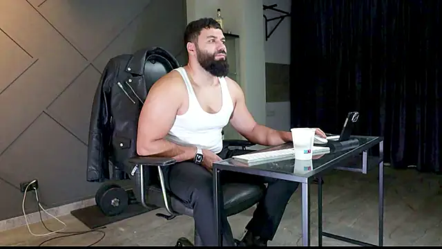 Snapshot of mattmasterss chatting on January 2, 4:30 am mattmasterss online show from January 2, 4:30 am