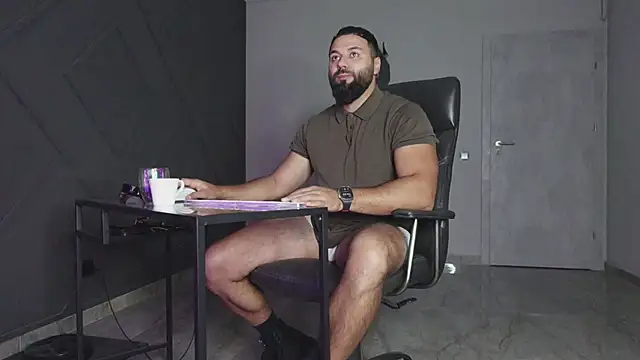 Snapshot of mattmasterss chatting on October 22, 8:23 pm mattmasterss online show from October 22, 8:23 pm