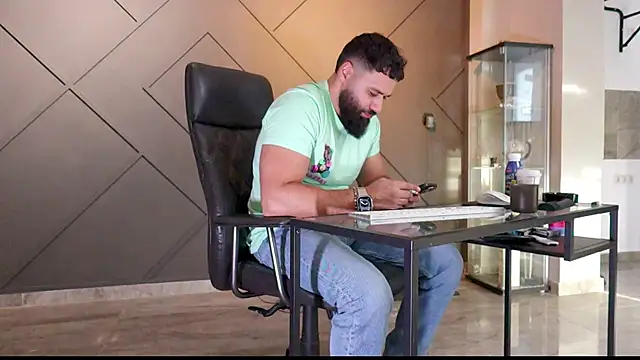 Snapshot of mattmasterss chatting on February 14, 1:40 pm mattmasterss online show from February 14, 1:40 pm