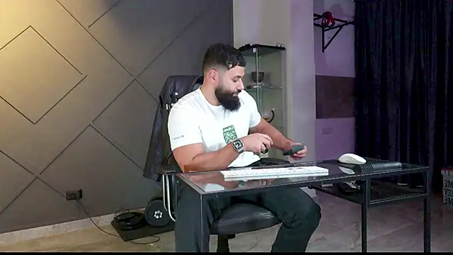 Snapshot of mattmasterss chatting on January 13, 7:53 pm mattmasterss online show from January 13, 7:53 pm