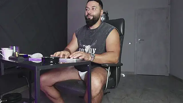 Snapshot of mattmasterss chatting on October 2, 10:03 pm mattmasterss online show from October 2, 10:03 pm