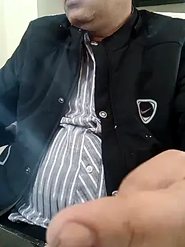 Snapshot of Hot-man39 chatting on December 28, 6:17 am Hot-man39 online show from December 28, 6:17 am