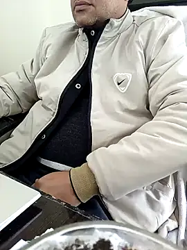 Snapshot of Hot-man39 chatting on January 19, 6:31 am Hot-man39 online show from January 19, 6:31 am