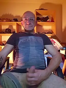 papasuchtpussy online show from January 10, 8:33 pm