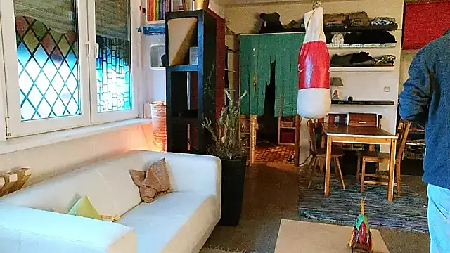 BongChannel online show from December 8, 2:19 pm