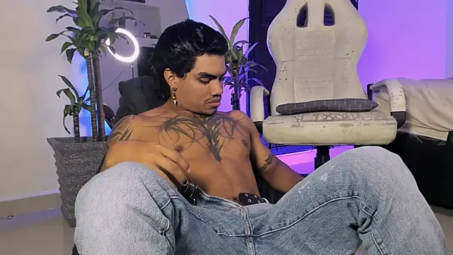 Young laroi online show from December 10, 6:44 am