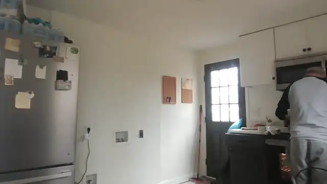 Snapshot of keiferkriss chatting on December 4, 6:39 pm keiferkriss online show from December 4, 6:39 pm