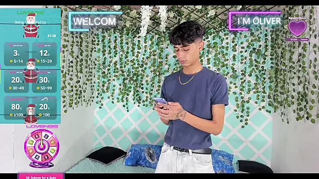 oliverhot2005 online show from December 17, 3:41 pm