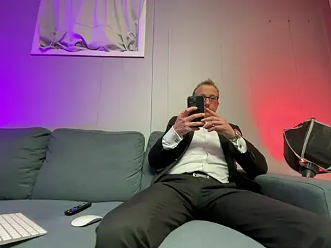 mouser21212 online show from February 15, 7:38 am