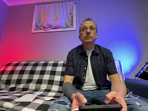 mouser21212 online show from January 13, 9:42 pm